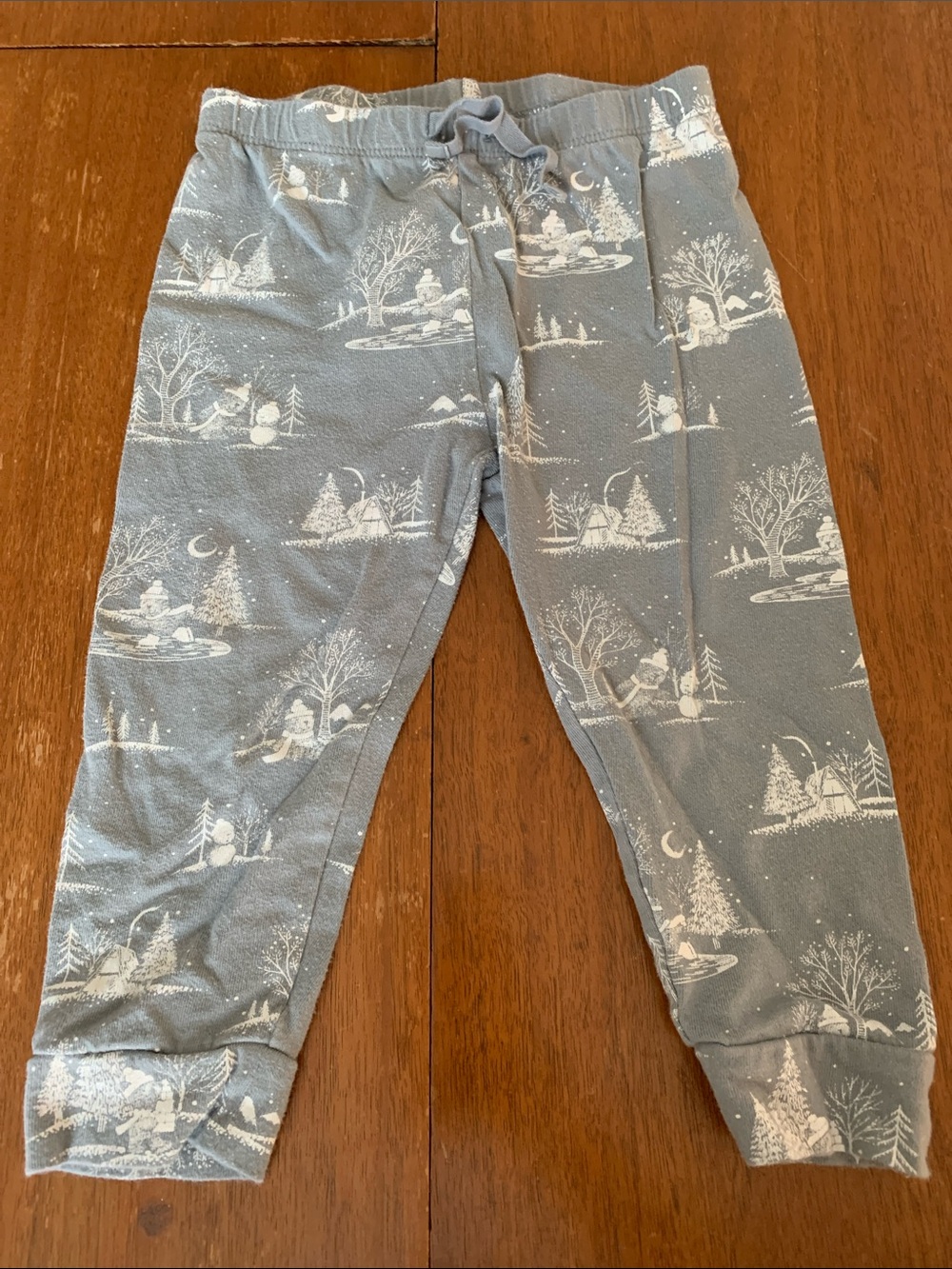🍊5/$25 GAP Organic Gray Pants with White Winter Scene